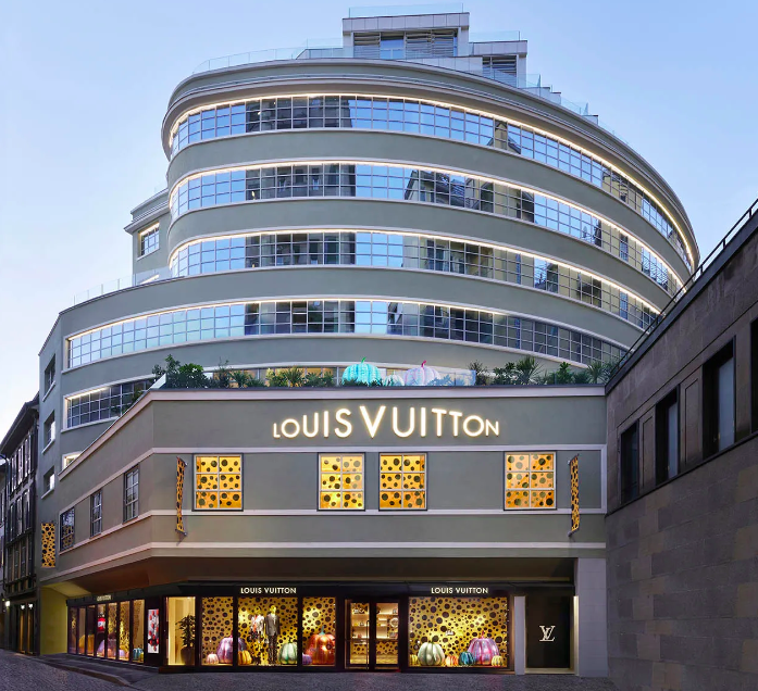 Yayoi Kusama e Louis Vuitton insieme, per la Collezione Cruise a pois