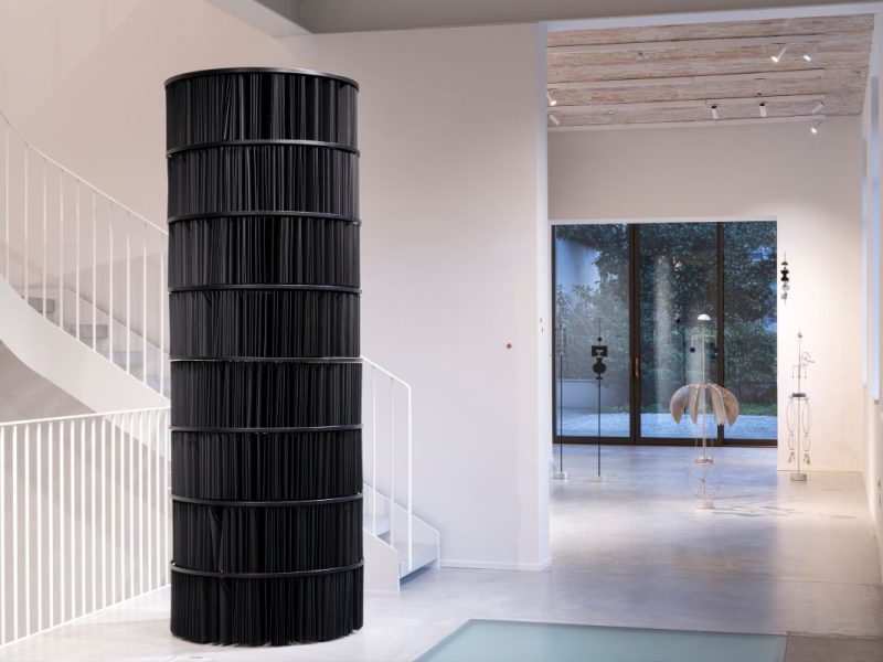 THE FLOWER REQUIEM WHISTLING VASES | Performance di Vica Pacheco