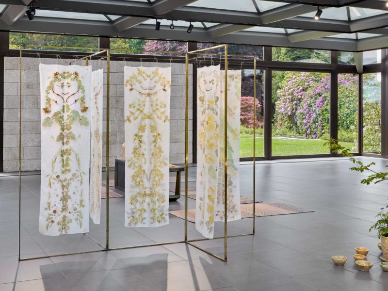 Chiara Camoni | Luccicanza. Di fiori e di filo, di pietra e di terra, di pelle e di radice